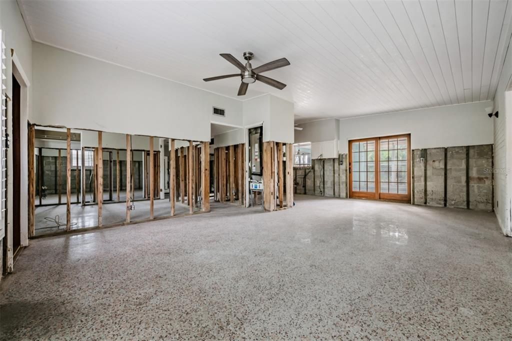 For Sale: $400,000 (3 beds, 2 baths, 1556 Square Feet)