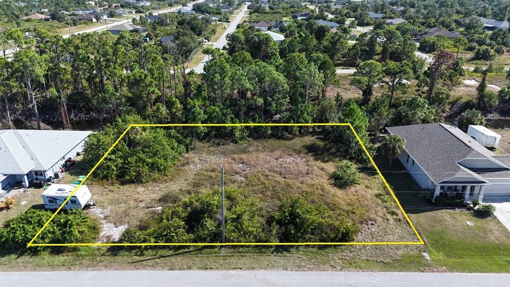 На продажу: $24,900 (0.23 acres)