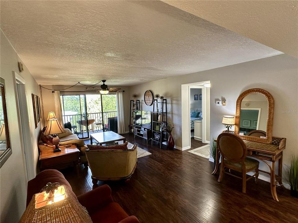 出租: $2,500 (2 贝兹, 2 浴室, 1178 平方英尺)