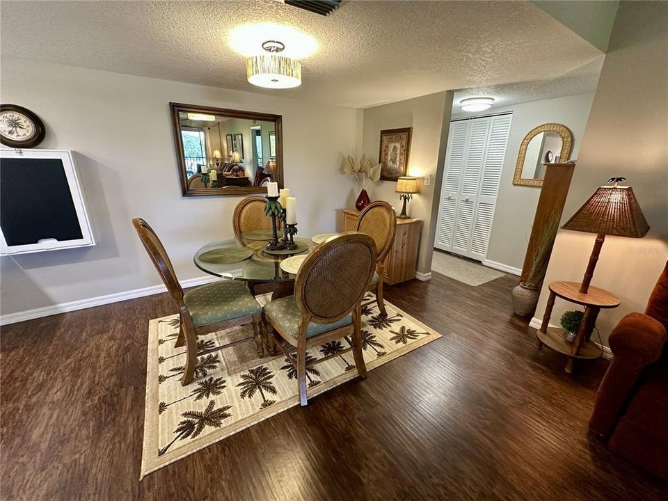 出租: $2,500 (2 贝兹, 2 浴室, 1178 平方英尺)