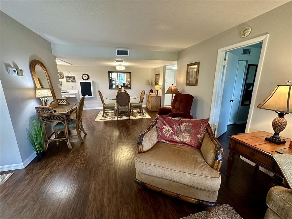 出租: $2,500 (2 贝兹, 2 浴室, 1178 平方英尺)