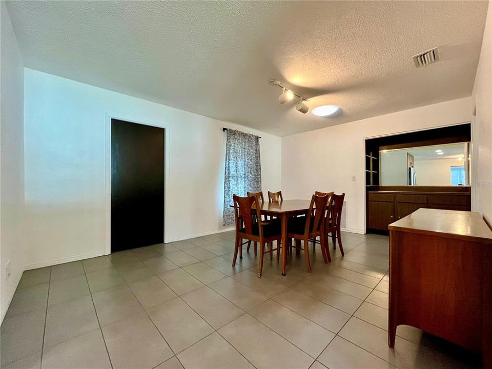 For Sale: $589,000 (3 beds, 2 baths, 1829 Square Feet)