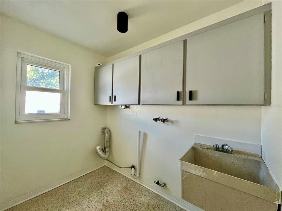 For Sale: $589,000 (3 beds, 2 baths, 1829 Square Feet)