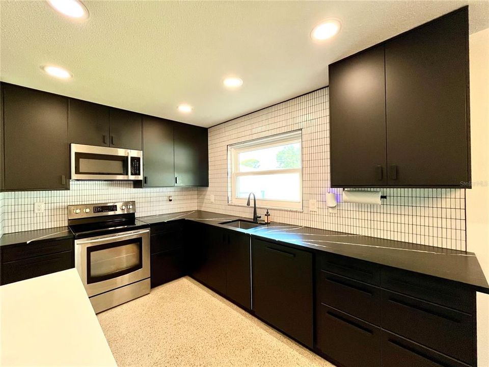 For Sale: $589,000 (3 beds, 2 baths, 1829 Square Feet)