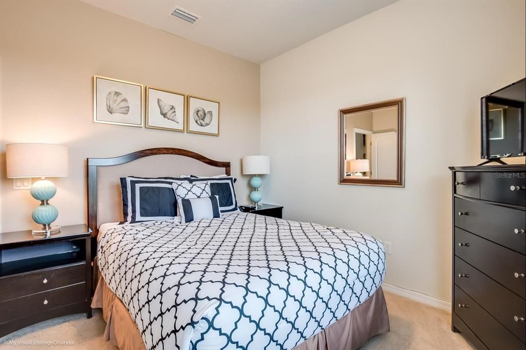 For Sale: $590,000 (8 beds, 6 baths, 4041 Square Feet)