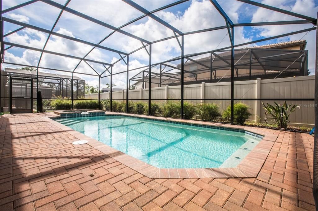 For Sale: $590,000 (8 beds, 6 baths, 4041 Square Feet)