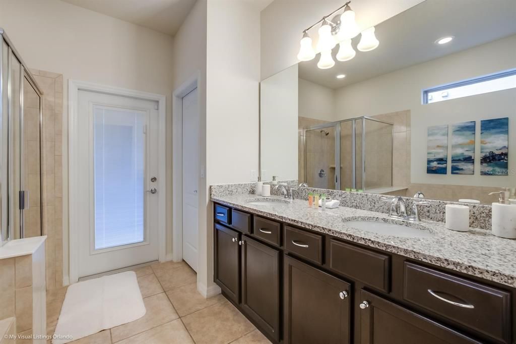 For Sale: $590,000 (8 beds, 6 baths, 4041 Square Feet)