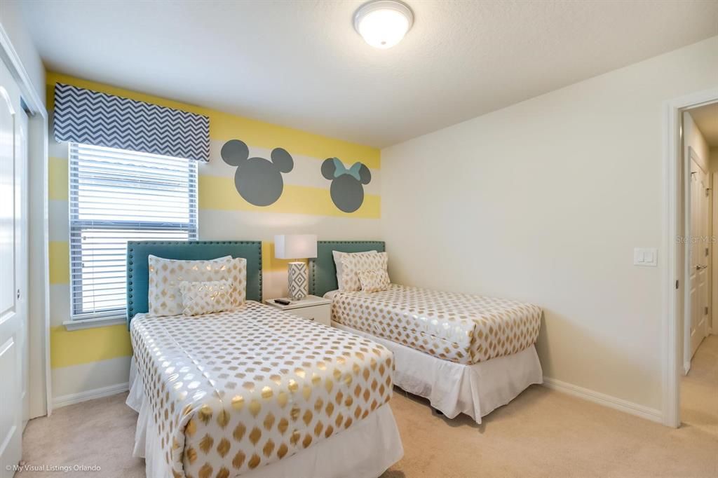 For Sale: $590,000 (8 beds, 6 baths, 4041 Square Feet)