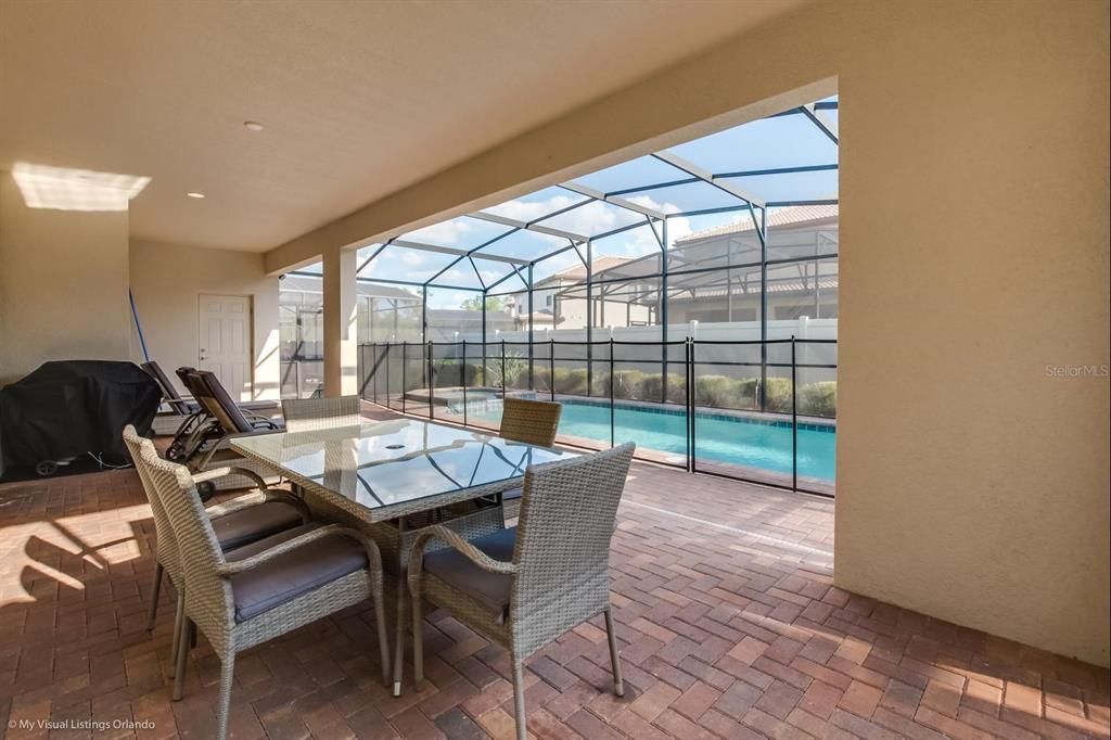 For Sale: $590,000 (8 beds, 6 baths, 4041 Square Feet)