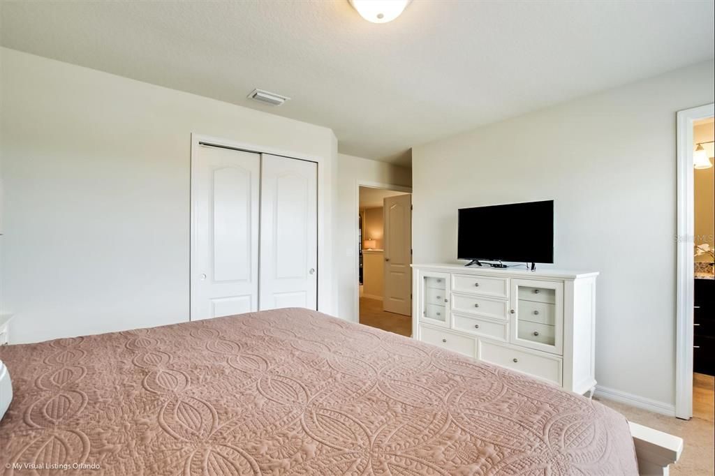 For Sale: $590,000 (8 beds, 6 baths, 4041 Square Feet)