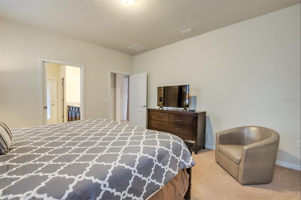 For Sale: $590,000 (8 beds, 6 baths, 4041 Square Feet)