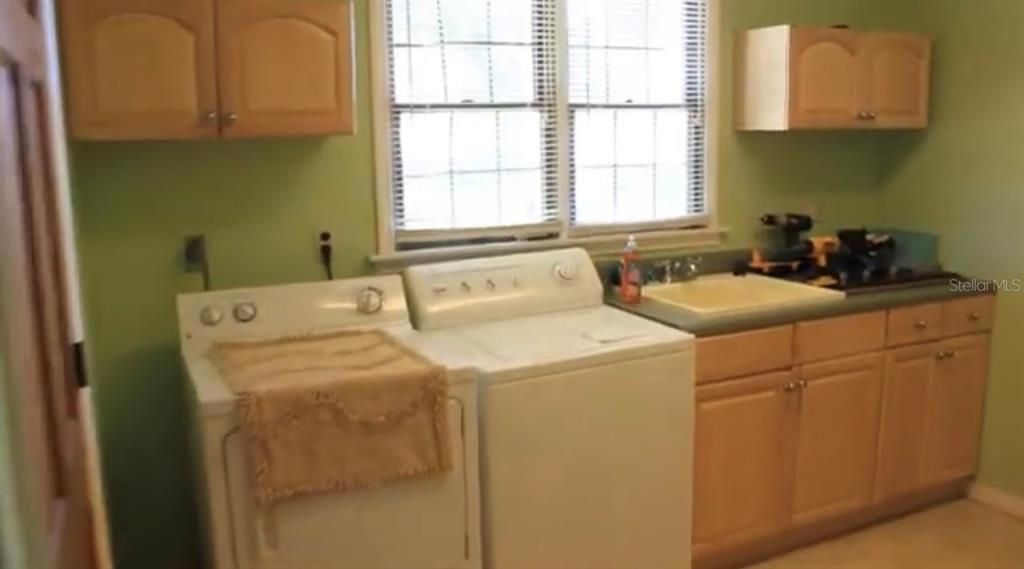 For Sale: $3,100,000 (3 beds, 3 baths, 2434 Square Feet)