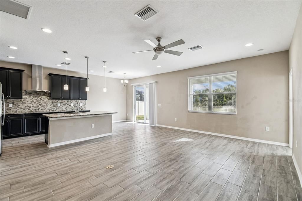 For Sale: $499,000 (5 beds, 3 baths, 2750 Square Feet)