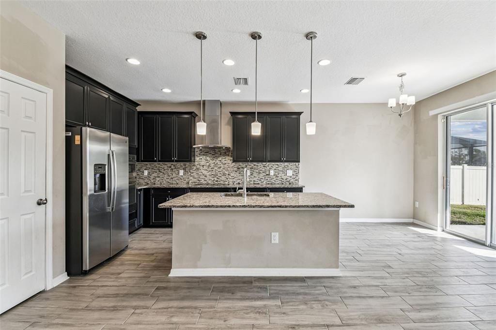 For Sale: $499,000 (5 beds, 3 baths, 2750 Square Feet)