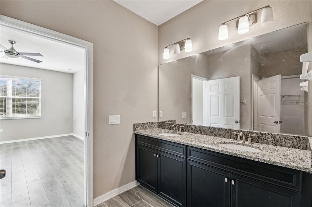 For Sale: $499,000 (5 beds, 3 baths, 2750 Square Feet)