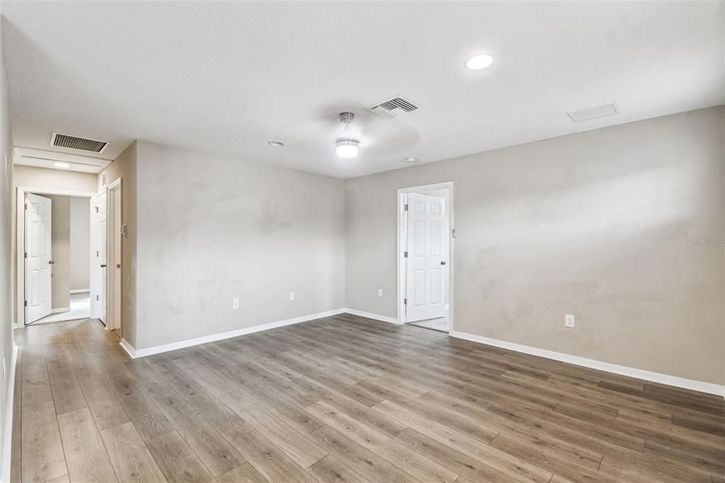 For Sale: $499,000 (5 beds, 3 baths, 2750 Square Feet)