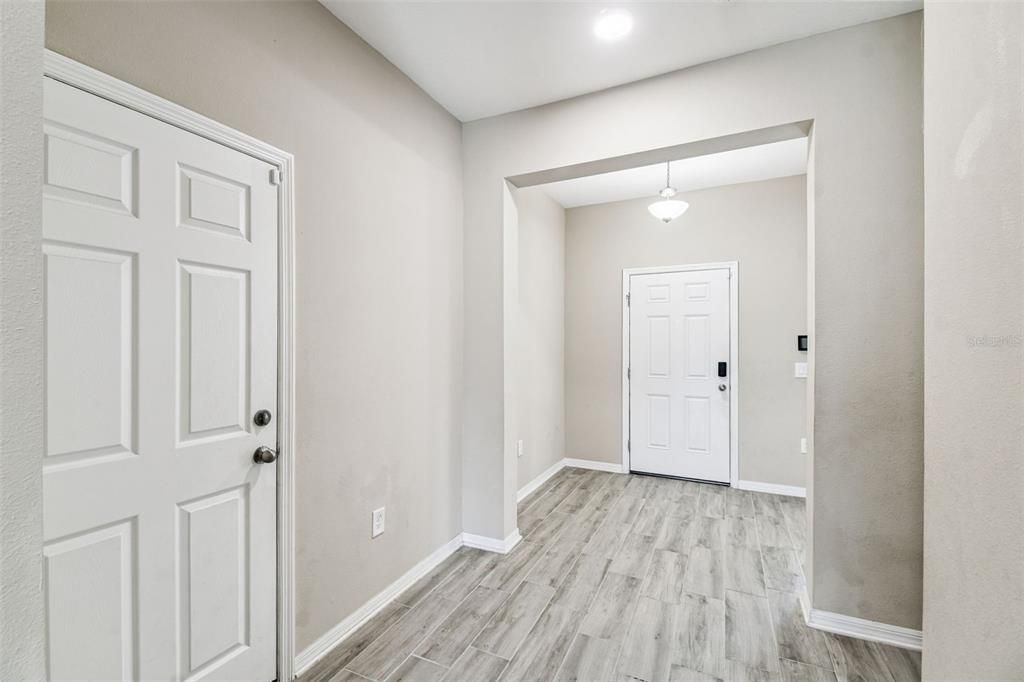 For Sale: $499,000 (5 beds, 3 baths, 2750 Square Feet)