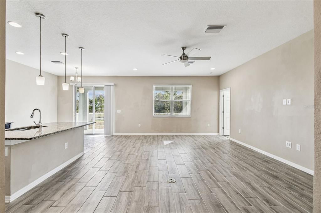 For Sale: $499,000 (5 beds, 3 baths, 2750 Square Feet)