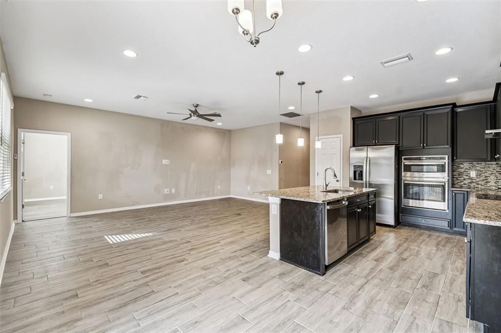 For Sale: $499,000 (5 beds, 3 baths, 2750 Square Feet)