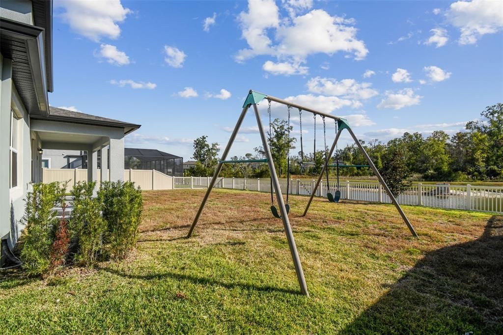 For Sale: $499,000 (5 beds, 3 baths, 2750 Square Feet)