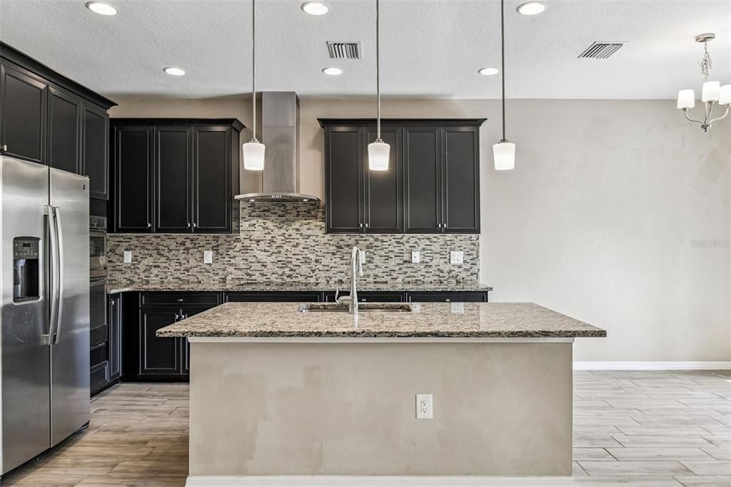 For Sale: $499,000 (5 beds, 3 baths, 2750 Square Feet)