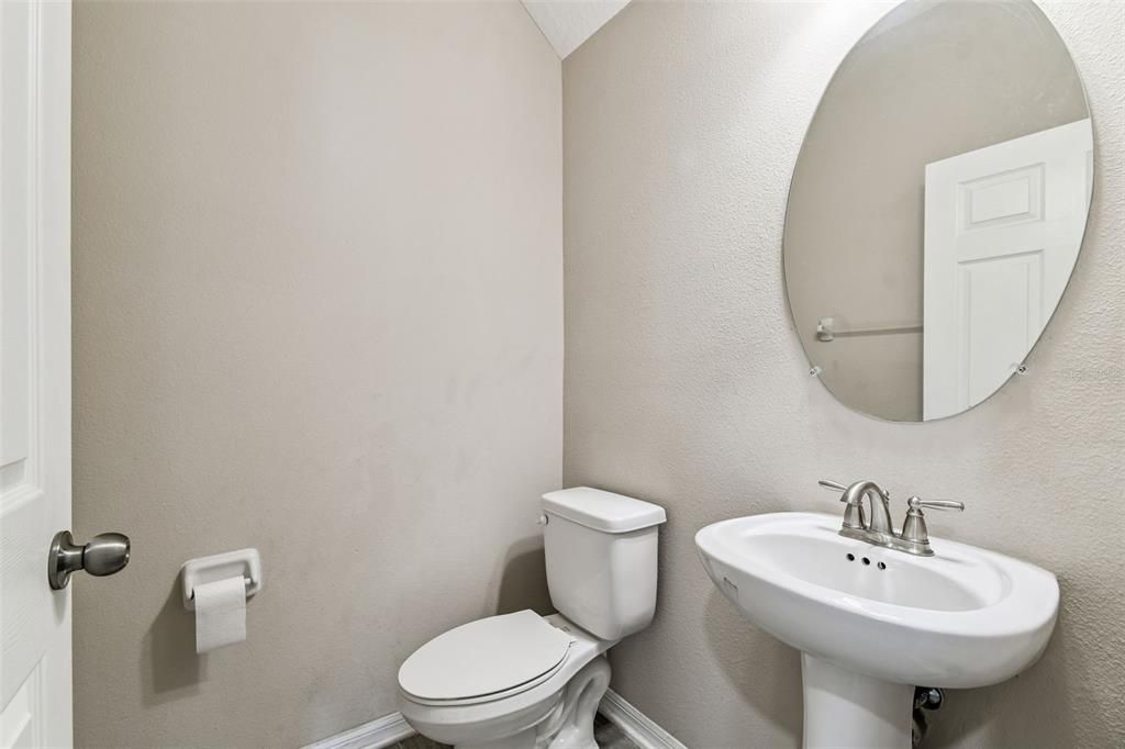 For Sale: $499,000 (5 beds, 3 baths, 2750 Square Feet)