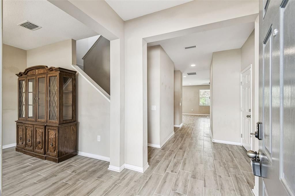 For Sale: $499,000 (5 beds, 3 baths, 2750 Square Feet)