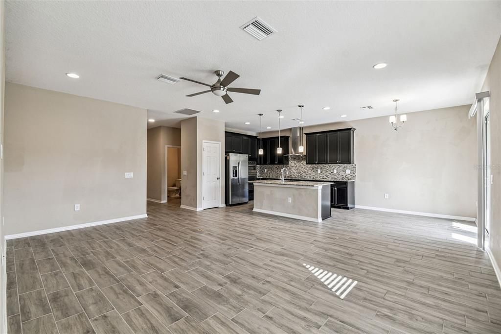 For Sale: $499,000 (5 beds, 3 baths, 2750 Square Feet)