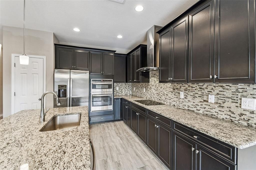 For Sale: $499,000 (5 beds, 3 baths, 2750 Square Feet)