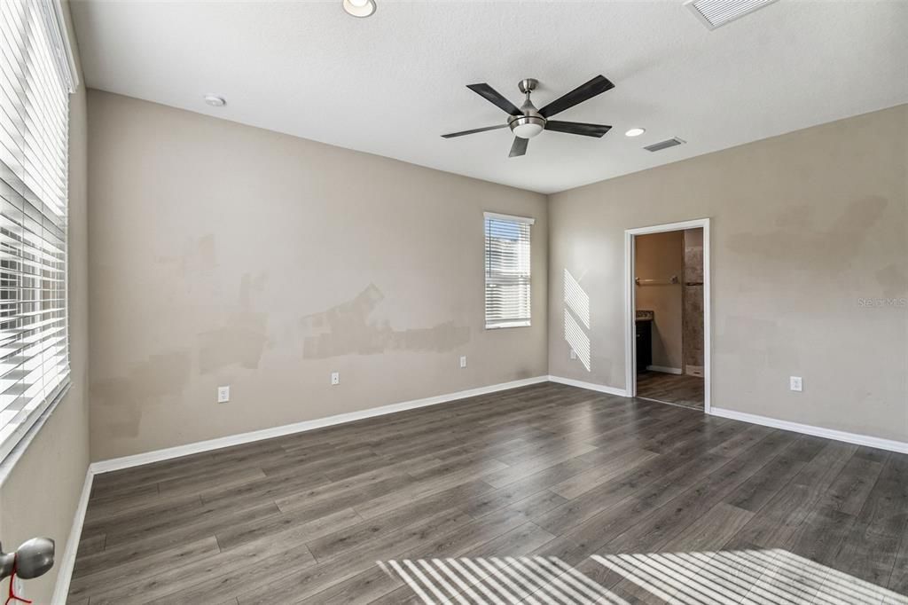 For Sale: $499,000 (5 beds, 3 baths, 2750 Square Feet)