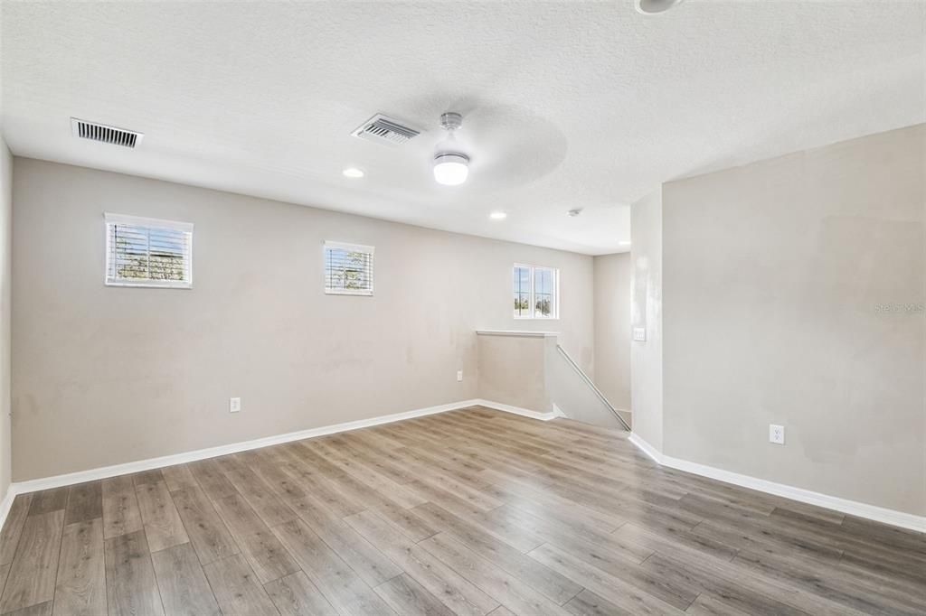 For Sale: $499,000 (5 beds, 3 baths, 2750 Square Feet)