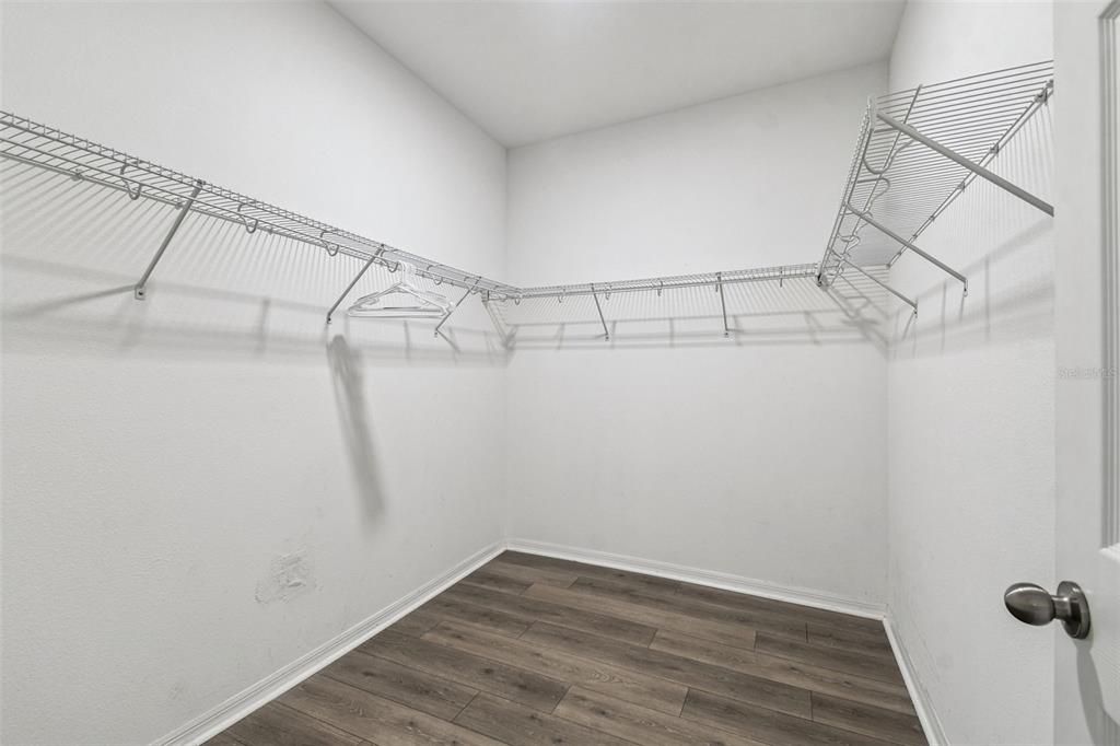 For Sale: $499,000 (5 beds, 3 baths, 2750 Square Feet)