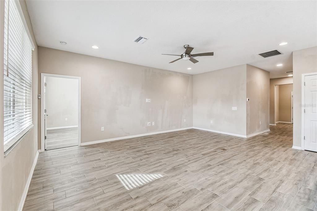 For Sale: $499,000 (5 beds, 3 baths, 2750 Square Feet)