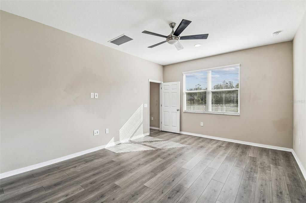 For Sale: $499,000 (5 beds, 3 baths, 2750 Square Feet)