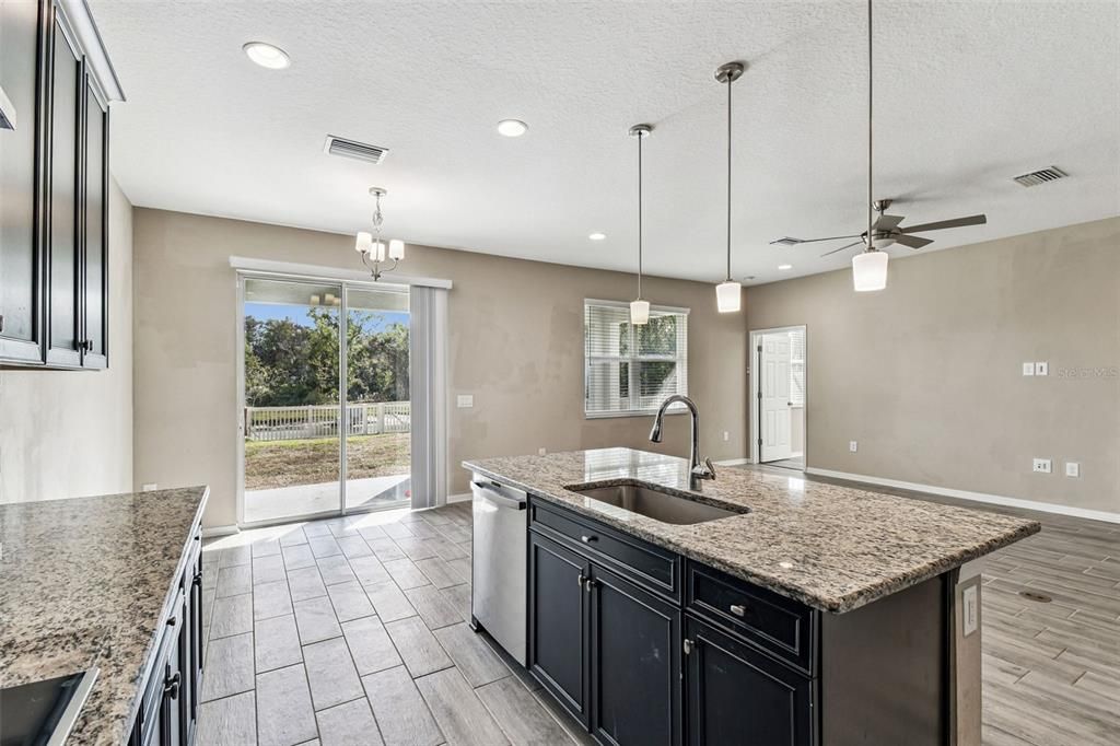 For Sale: $499,000 (5 beds, 3 baths, 2750 Square Feet)