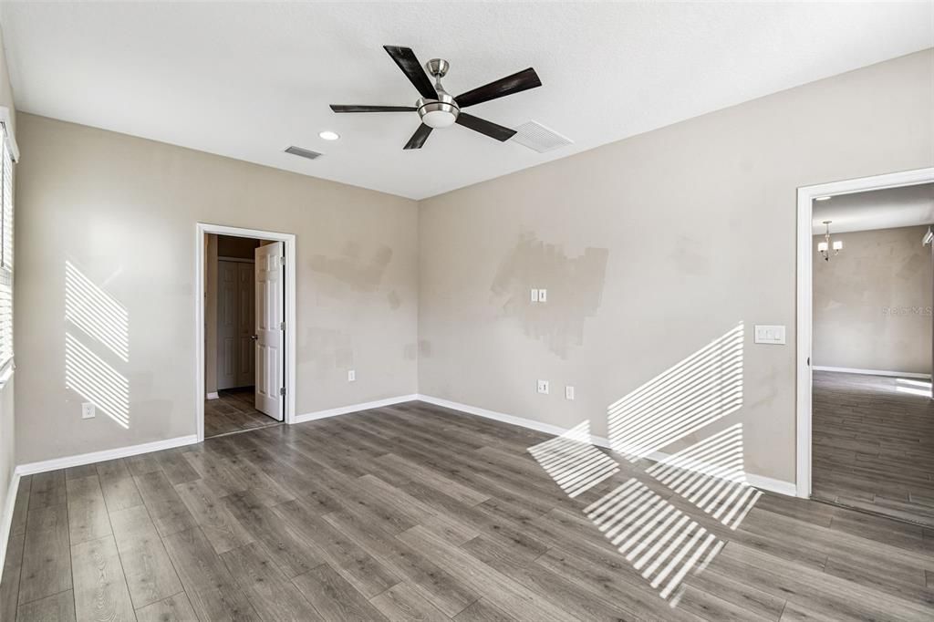 For Sale: $499,000 (5 beds, 3 baths, 2750 Square Feet)