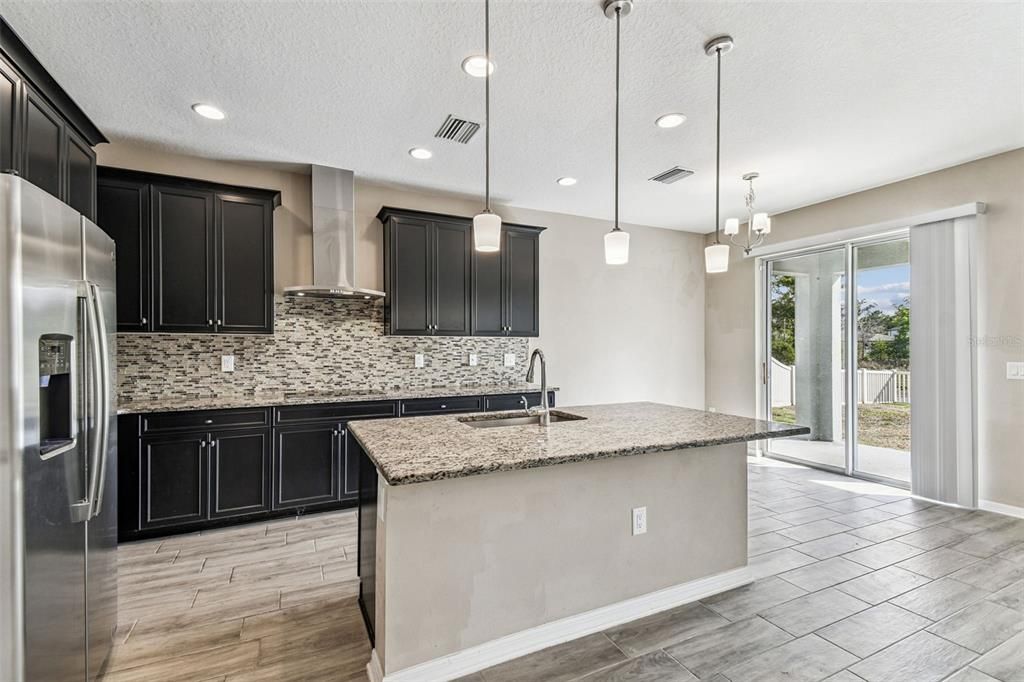 For Sale: $499,000 (5 beds, 3 baths, 2750 Square Feet)