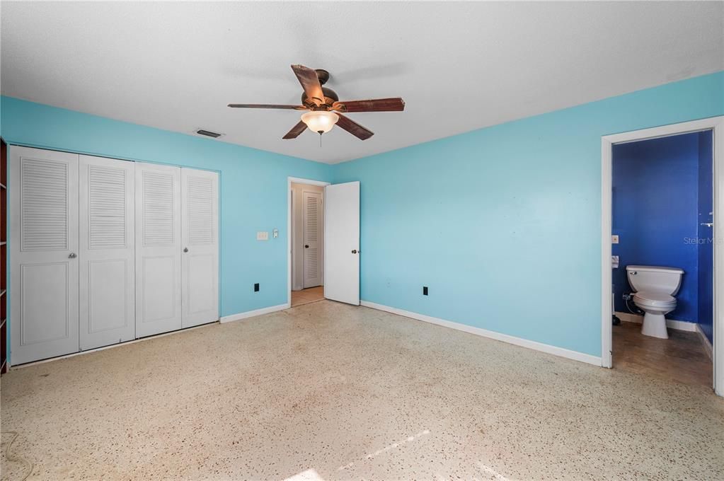 For Sale: $199,900 (2 beds, 2 baths, 1172 Square Feet)