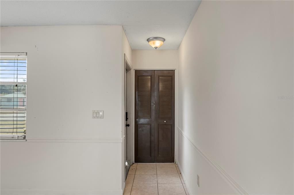 For Sale: $199,900 (2 beds, 2 baths, 1172 Square Feet)