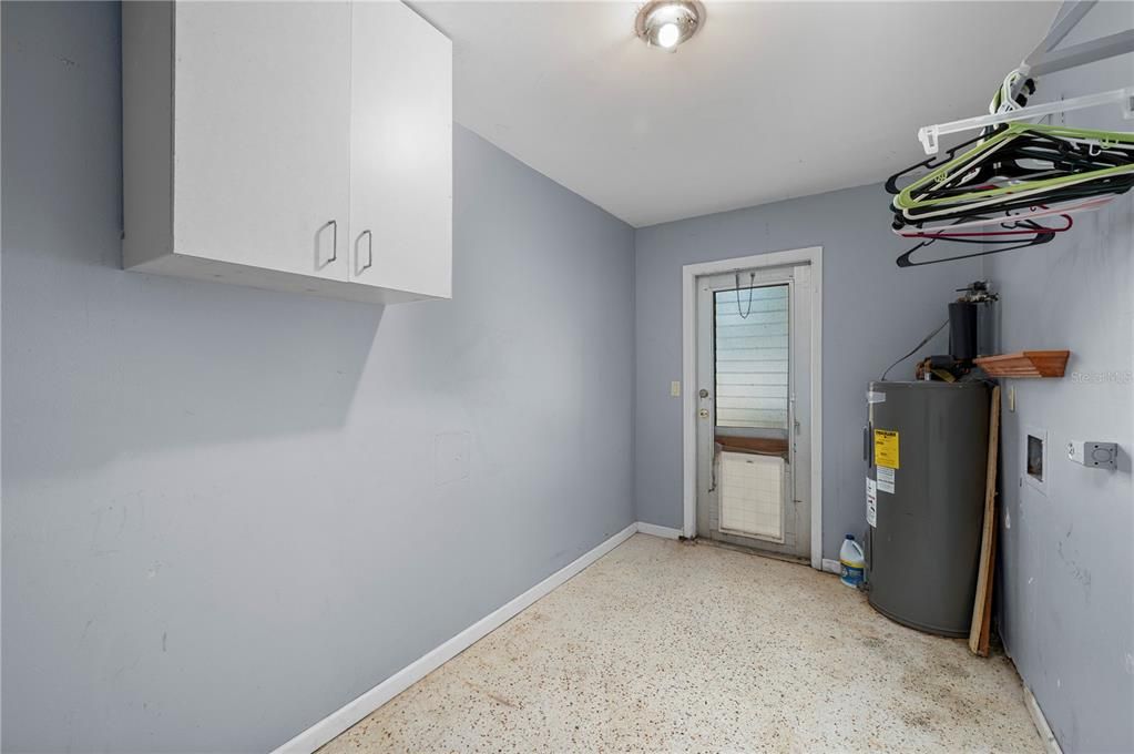 For Sale: $199,900 (2 beds, 2 baths, 1172 Square Feet)