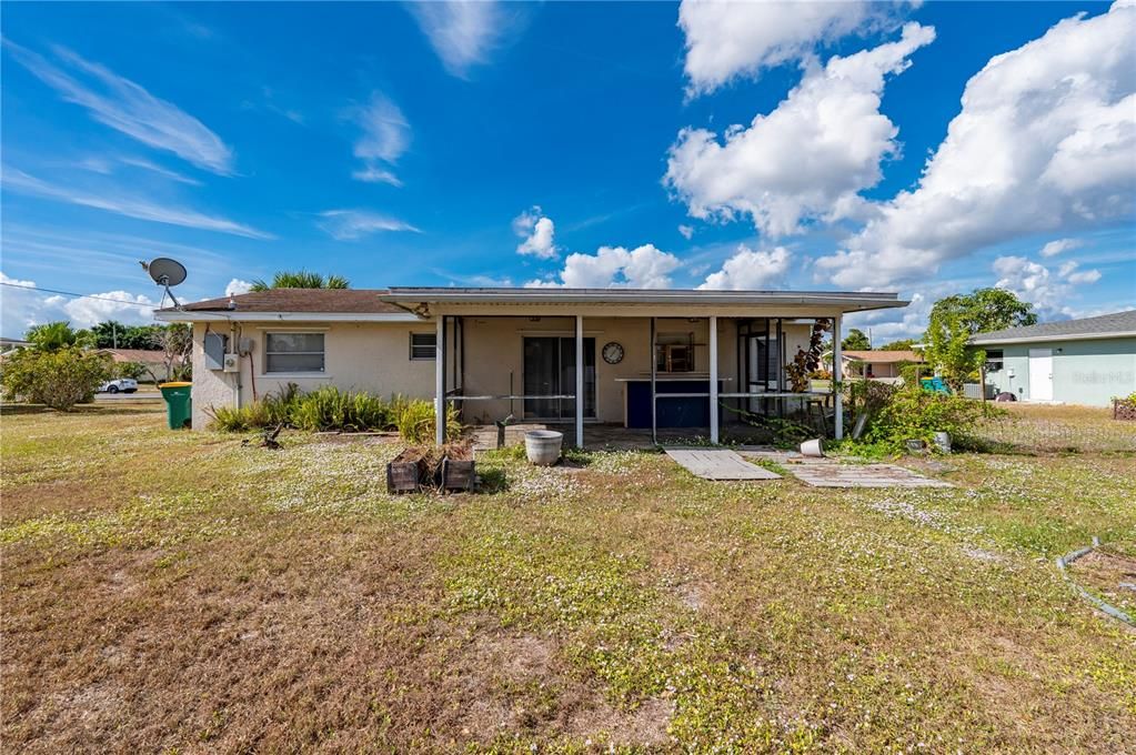 For Sale: $199,900 (2 beds, 2 baths, 1172 Square Feet)