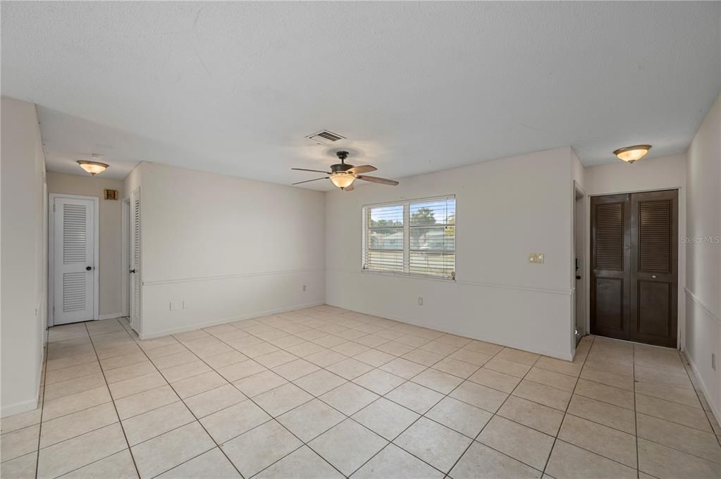 For Sale: $199,900 (2 beds, 2 baths, 1172 Square Feet)