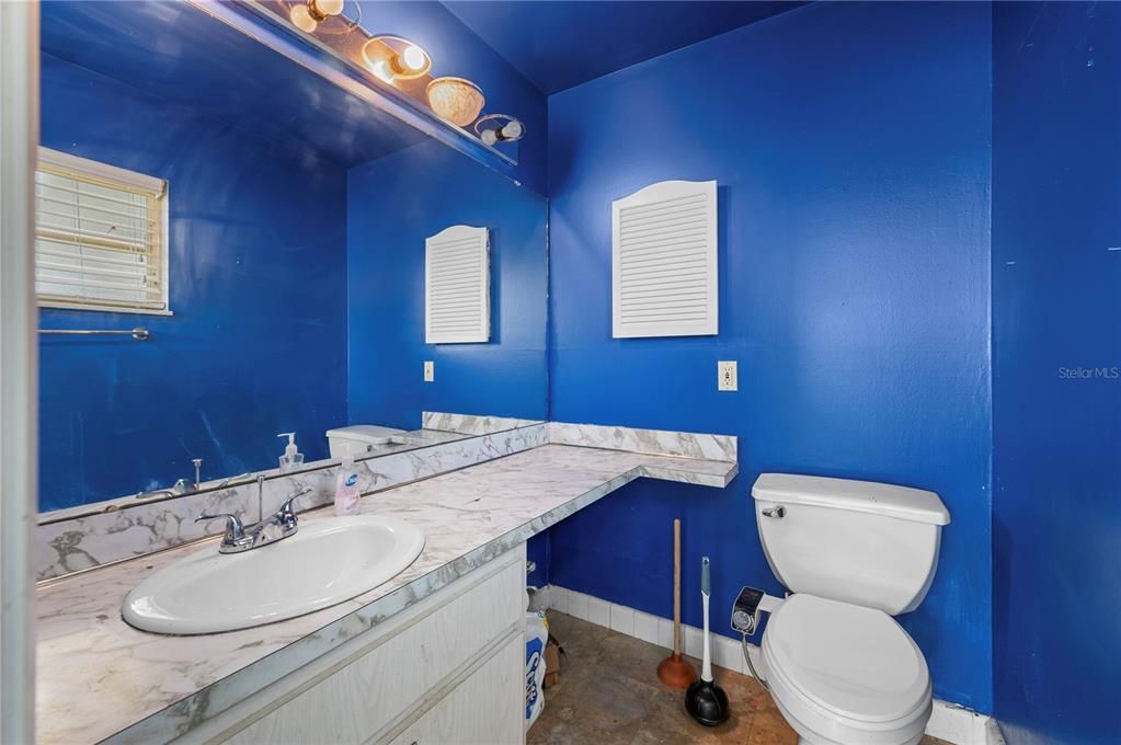 For Sale: $199,900 (2 beds, 2 baths, 1172 Square Feet)