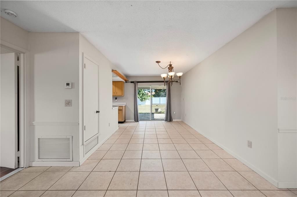 For Sale: $199,900 (2 beds, 2 baths, 1172 Square Feet)