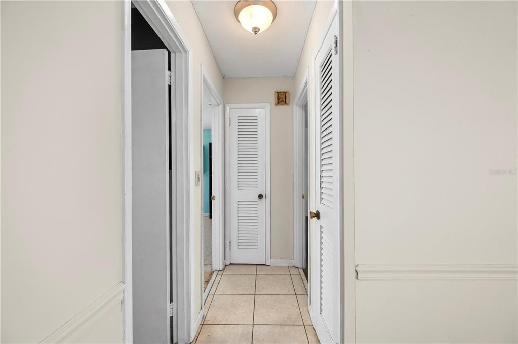 For Sale: $199,900 (2 beds, 2 baths, 1172 Square Feet)