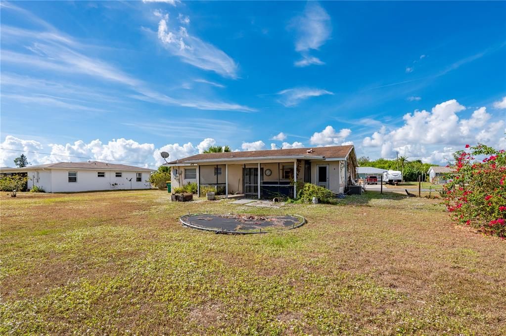 For Sale: $199,900 (2 beds, 2 baths, 1172 Square Feet)