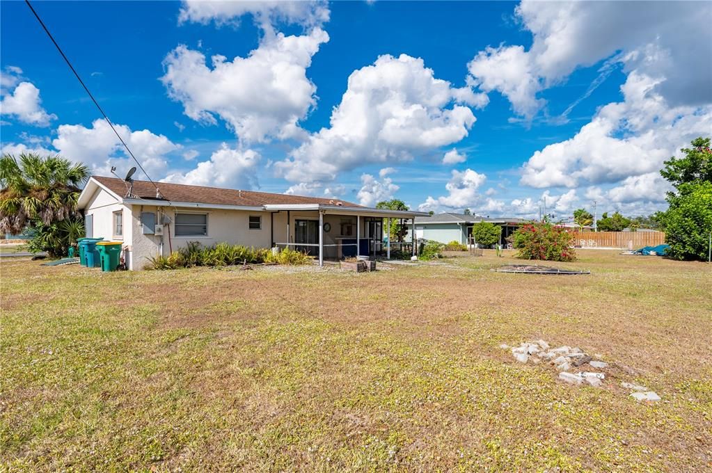 For Sale: $199,900 (2 beds, 2 baths, 1172 Square Feet)