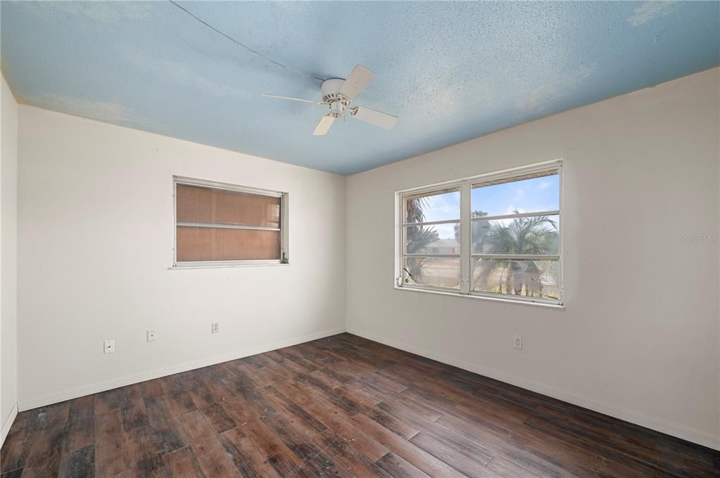 For Sale: $199,900 (2 beds, 2 baths, 1172 Square Feet)