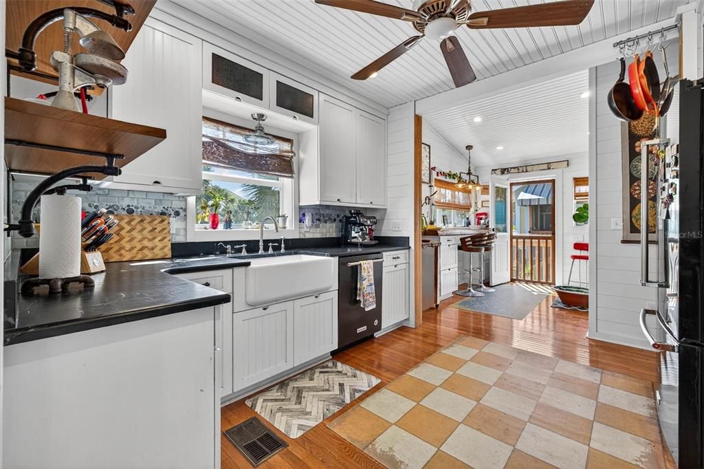 En Venta: $1,995,000 (3 camas, 2 baños, 2181 Pies cuadrados)