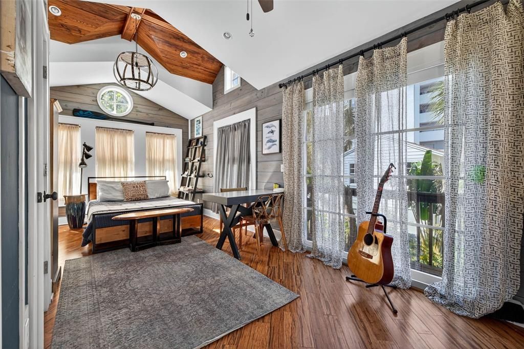 En Venta: $1,995,000 (3 camas, 2 baños, 2181 Pies cuadrados)